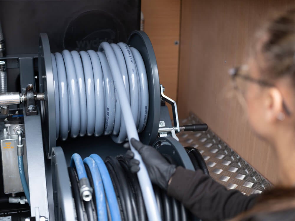 Drain unblocking equipment